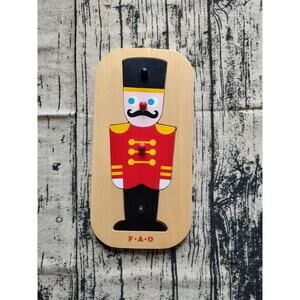 RARE F.A.O SCHWARZ TOY SOLDIER 4 PC WOODEN FIGURE PUZZLE 12" x 5 3/4"